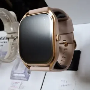 London-zenski-pametni-sat-u-zlatnoj-boji-sa-rozom-narukvicom-kockasti-sat