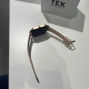 London-zenski-pametni-sat-u-zlatnoj-boji-sa-rozom-narukvicom-kockasti-sat