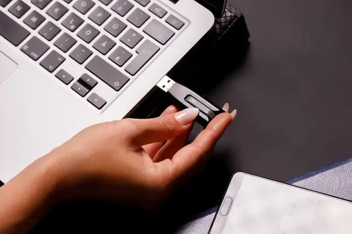 USB Stick Verbatim V3 256GB USB 3.2 Gen1 crni USB Stick Verbatim V3 256GB USB 3.2 Gen1 crni